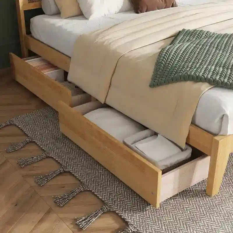 Letto a piattaforma con testiera in rattan e due cassetti