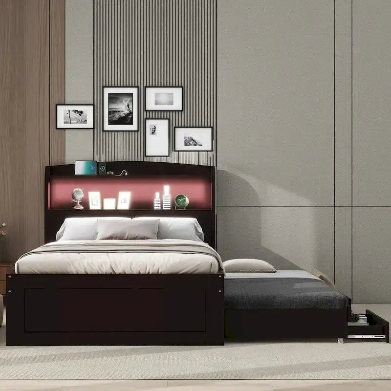 Letto a piattaforma con testiera LED e cassetti