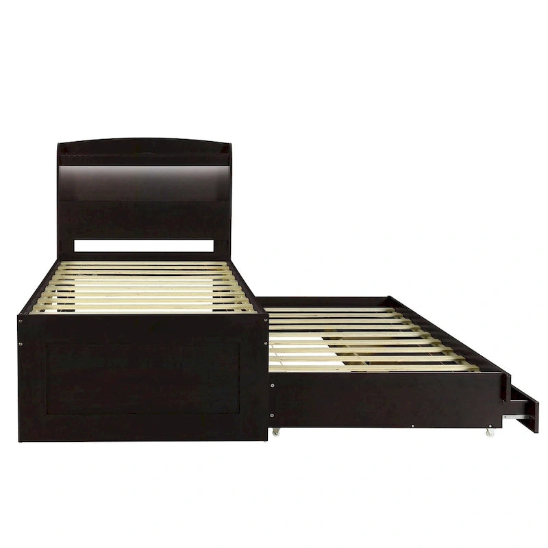 Letto a piattaforma con testiera LED e cassetti