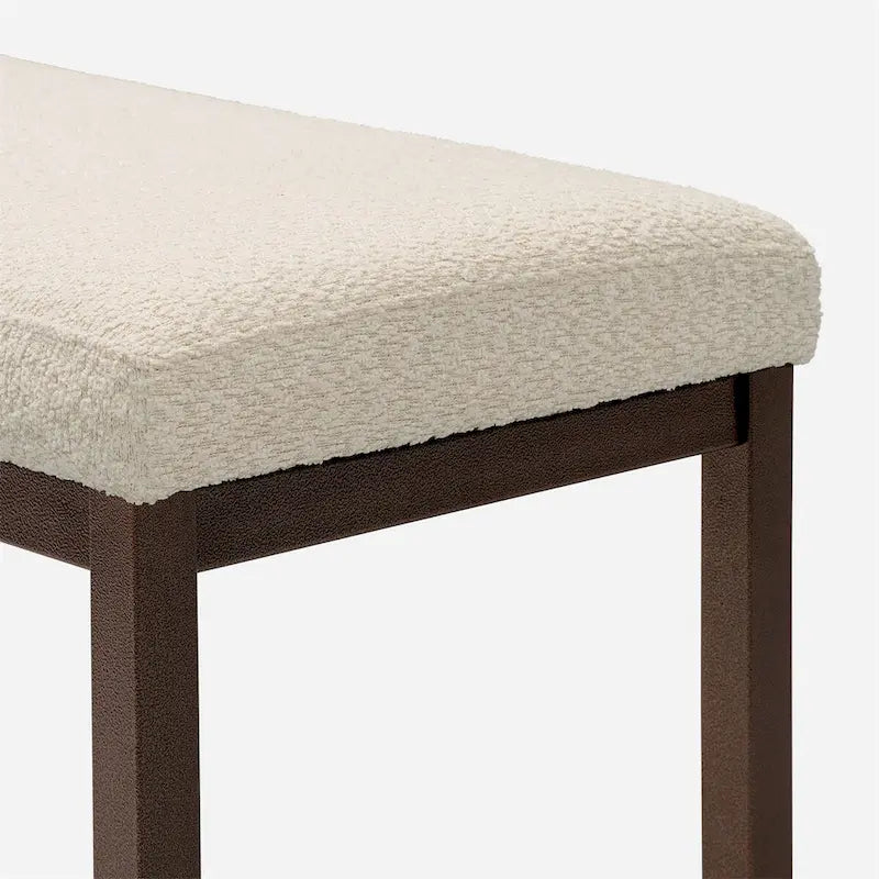 Panca dal design contemporaneo in tessuto bouclé