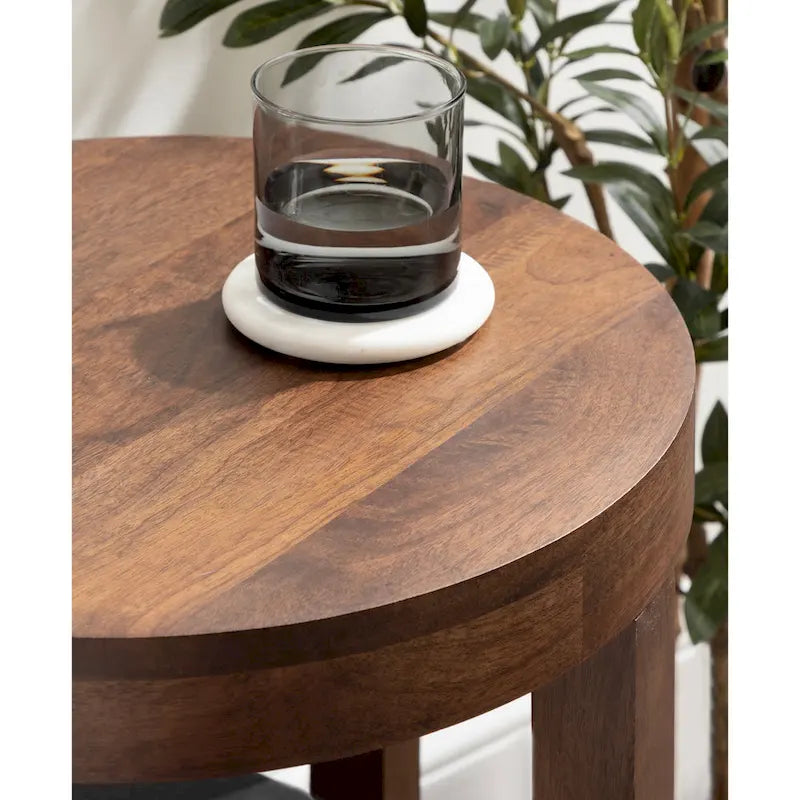 Tavolino rotondo in legno in stile minimalista