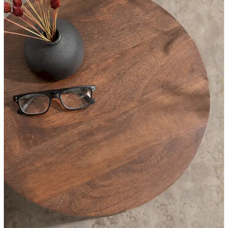 Tavolino rotondo in legno in stile minimalista