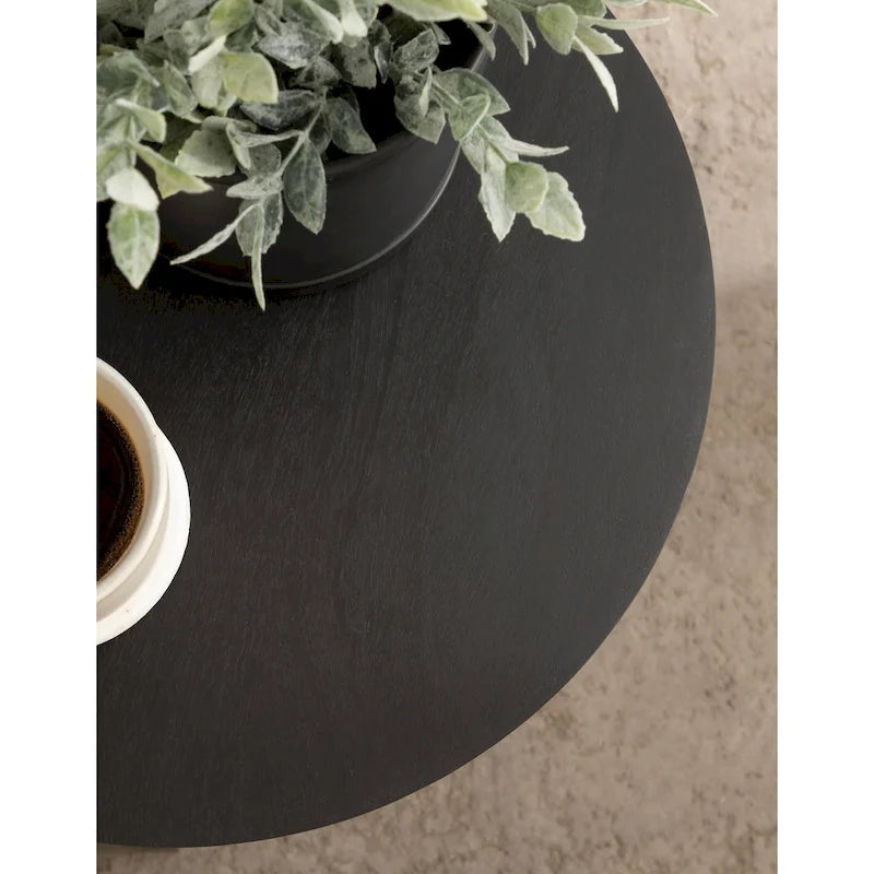 Tavolino rotondo in legno in stile minimalista